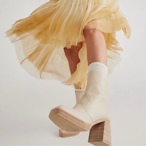 Free People Ruby Platform Ankle Boots in Bone Sz 6.